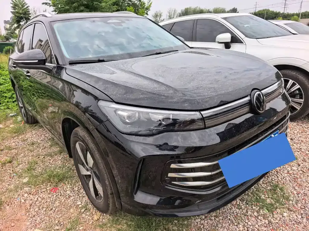 Volkswagen Tiguan L — фото 9