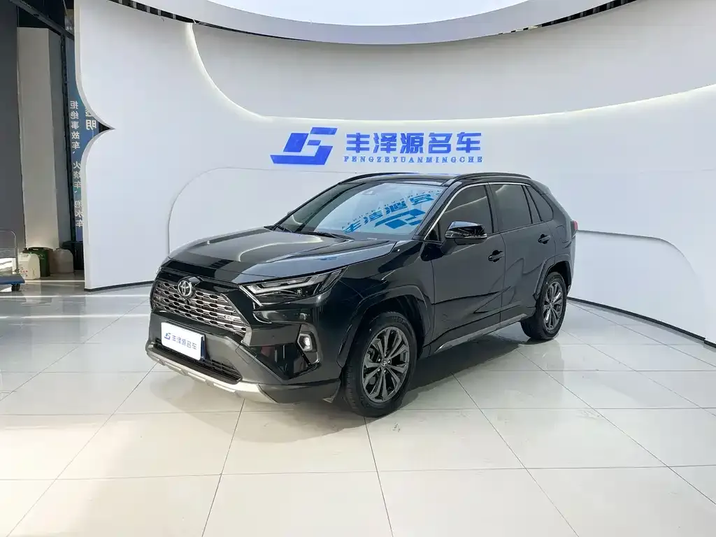 Toyota RAV4 — фото 1