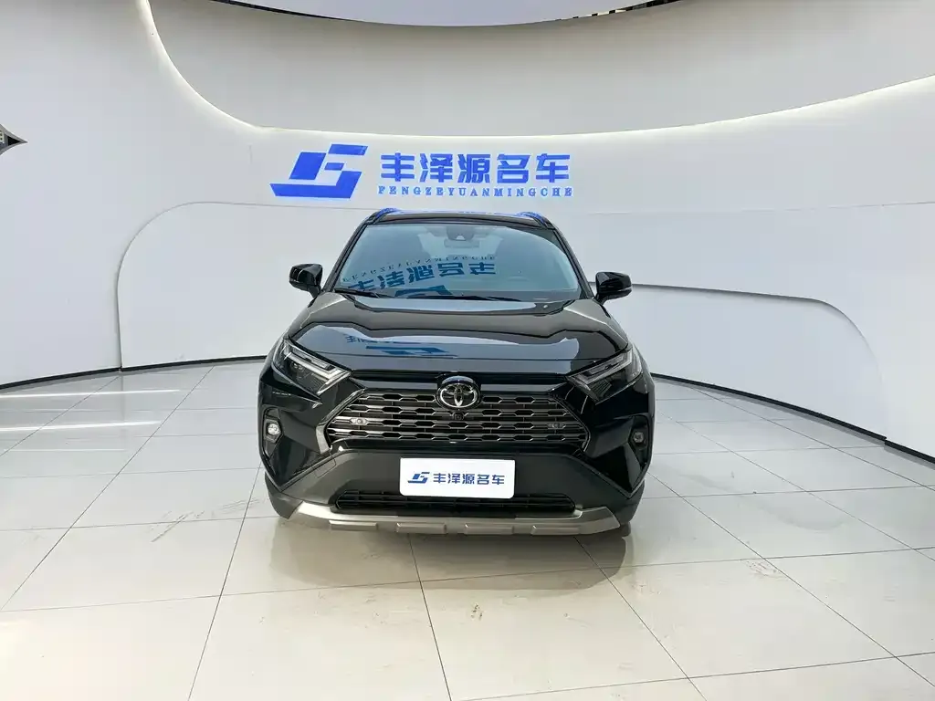 Toyota RAV4 — фото 3