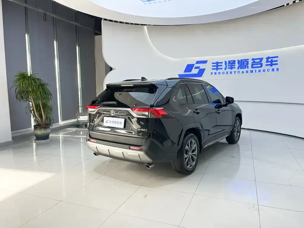 Toyota RAV4 — фото 4