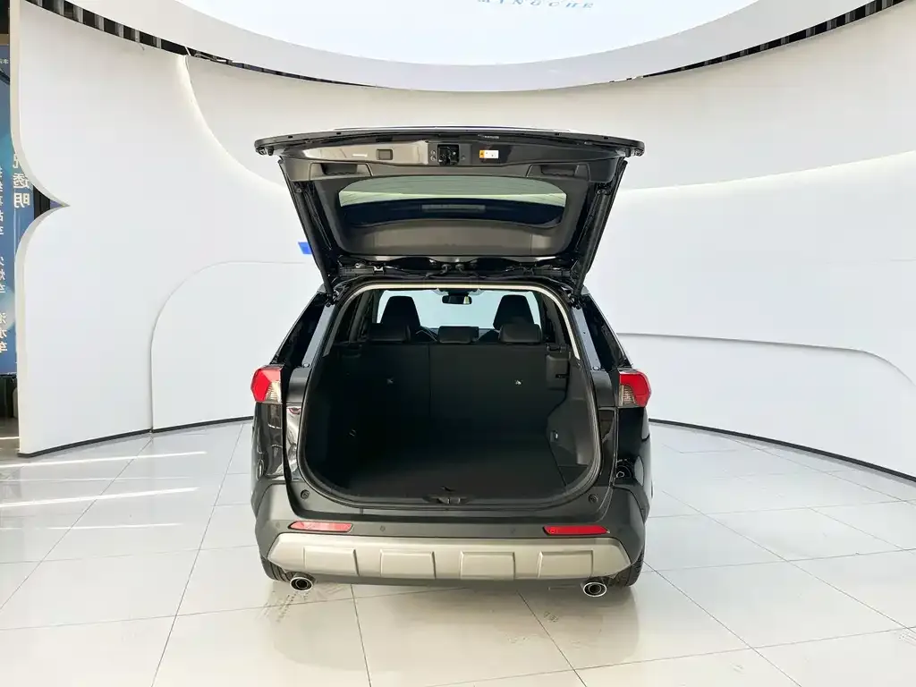 Toyota RAV4 — фото 8