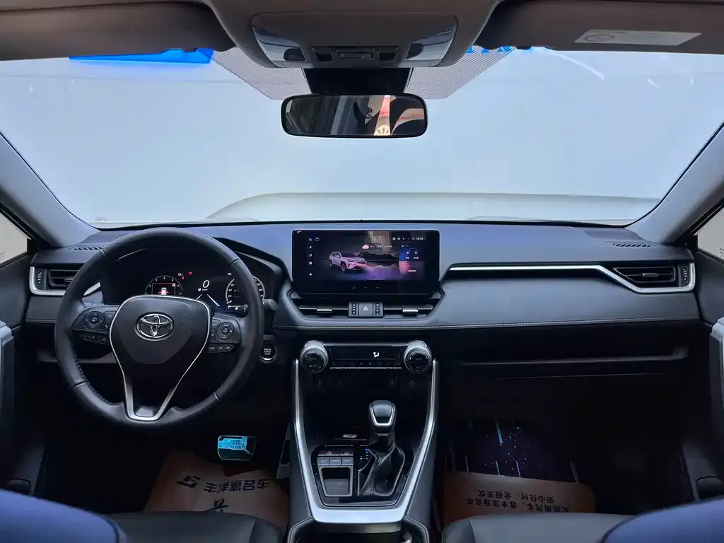 Toyota RAV4 — фото 2