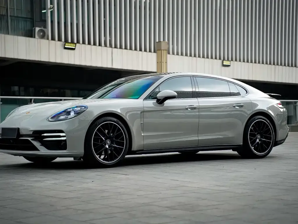 Porsche Panamera — фото 1