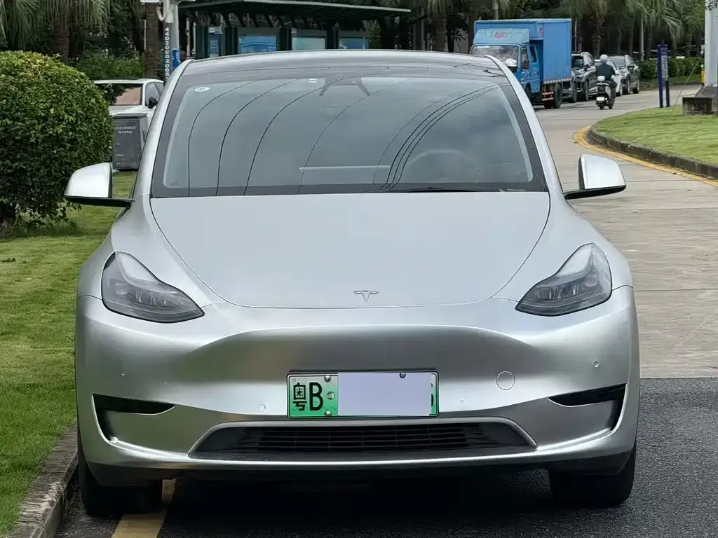 Tesla Model Y — фото 8