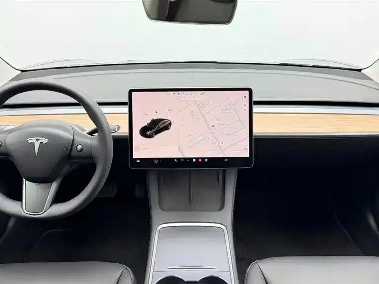 Tesla Model 3 — фото 10
