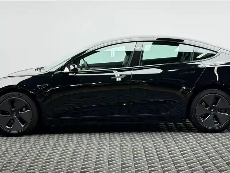 Tesla Model 3 — фото 5