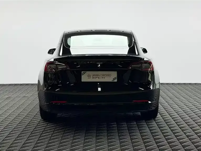 Tesla Model 3 — фото 3
