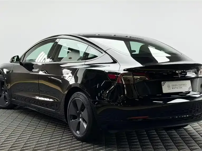 Tesla Model 3 — фото 2