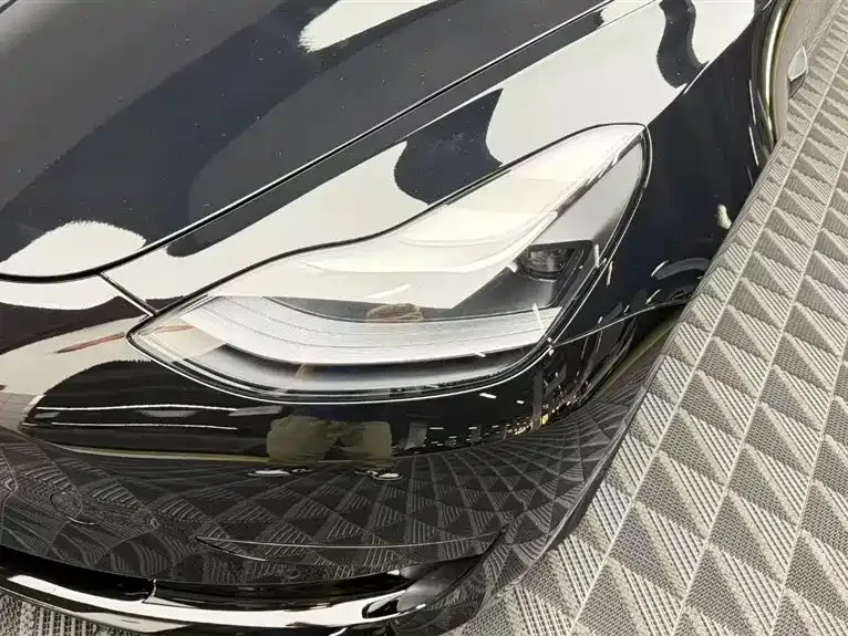 Tesla Model 3 — фото 4