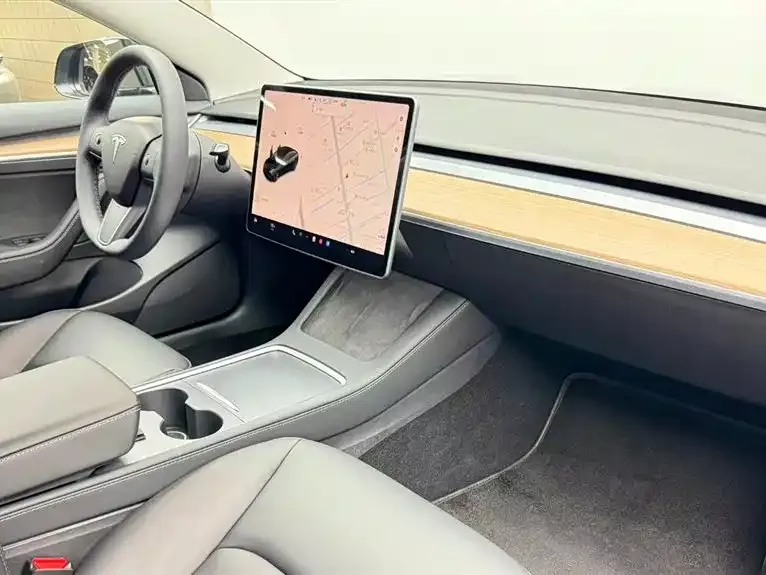 Tesla Model 3 — фото 9