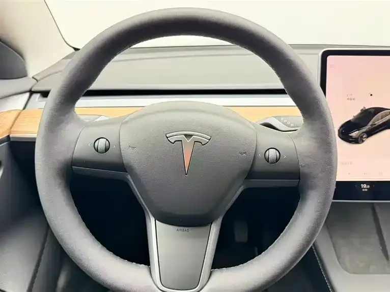 Tesla Model 3 — фото 8