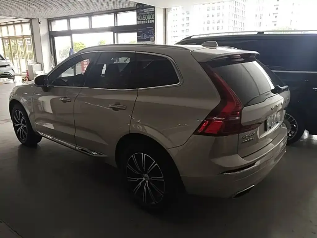 Volvo XC60 — фото 2