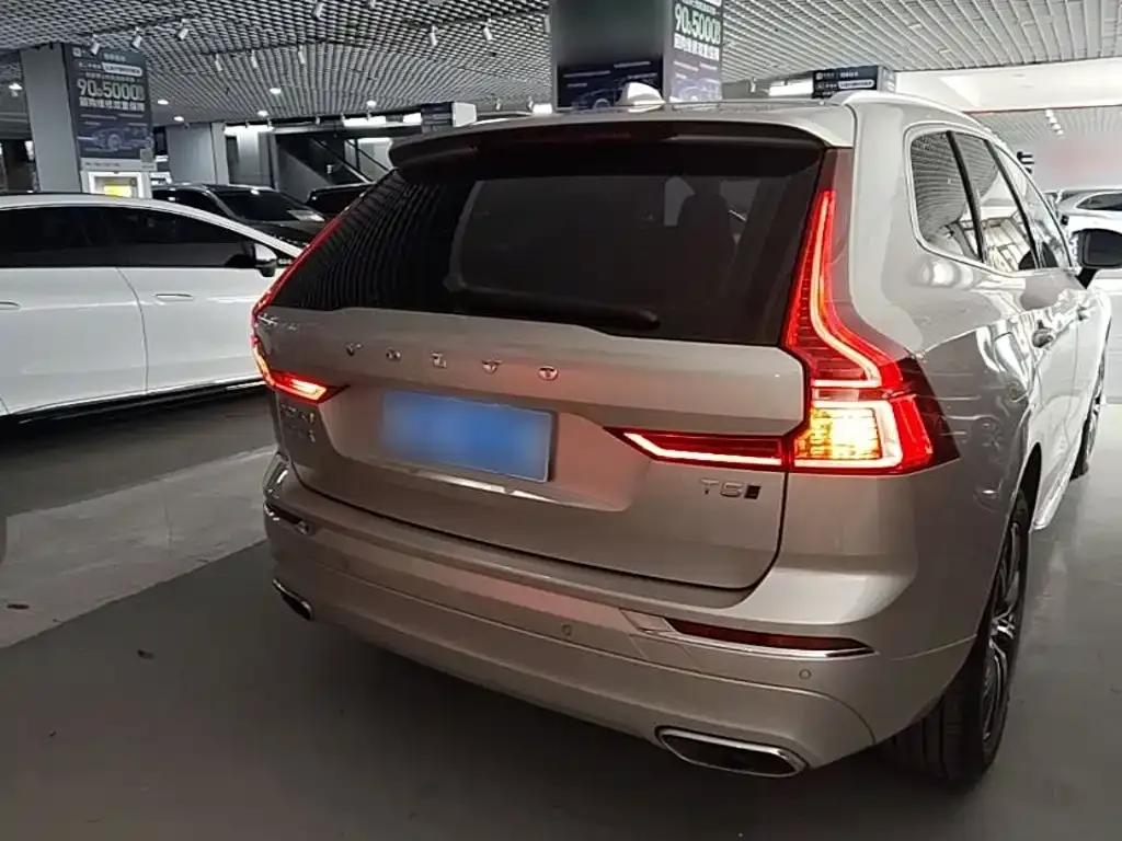 Volvo XC60 — фото 7