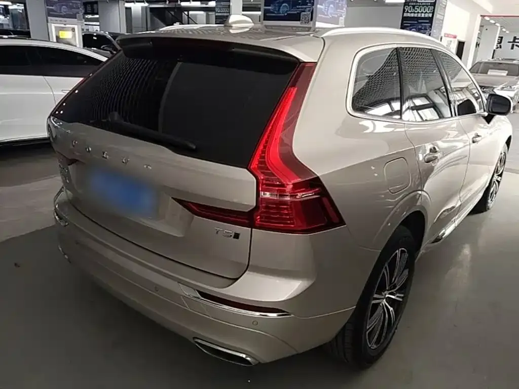 Volvo XC60 — фото 5