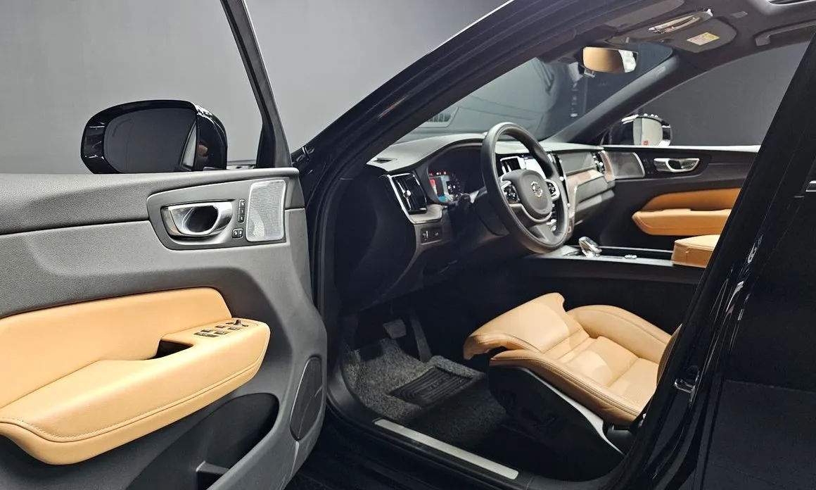 Volvo XC60 — фото 8
