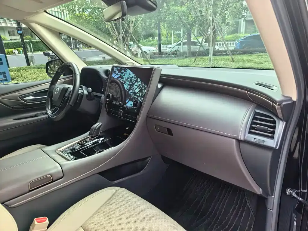 Toyota Alphard — фото 5