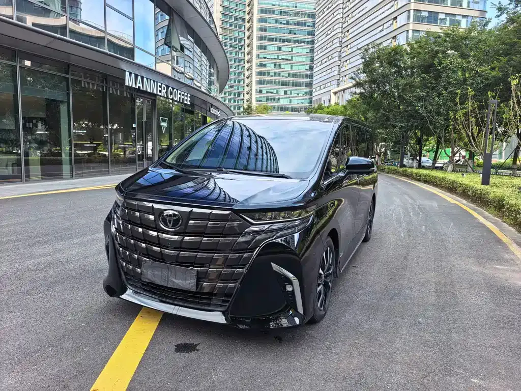 Toyota Alphard — фото 9