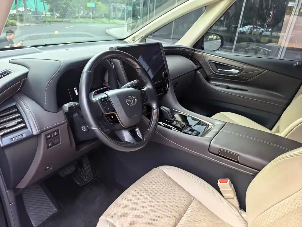 Toyota Alphard — фото 10