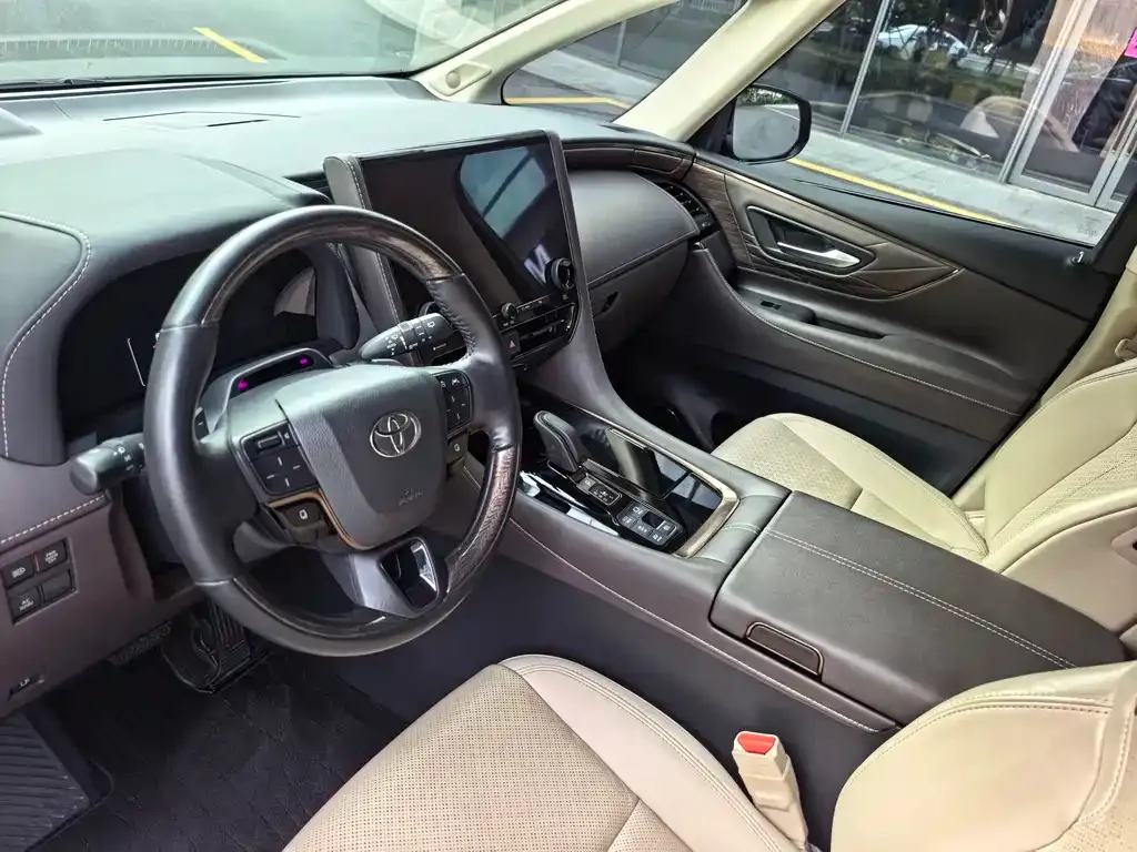 Toyota Alphard — фото 6