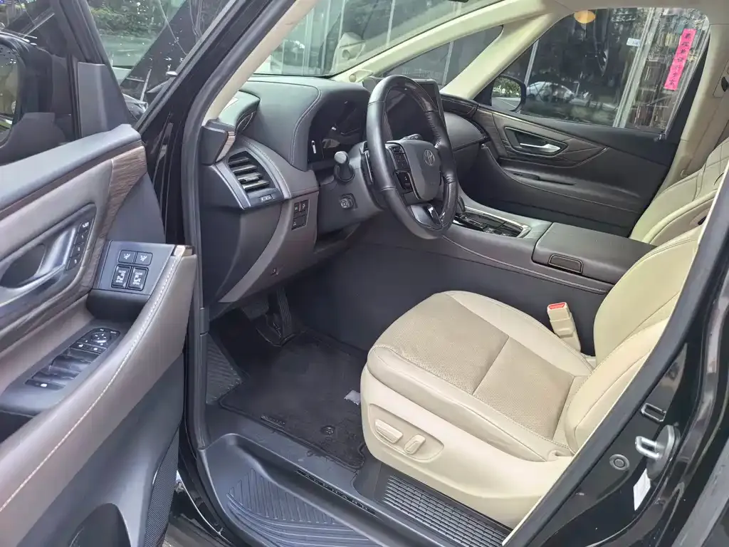 Toyota Alphard — фото 4