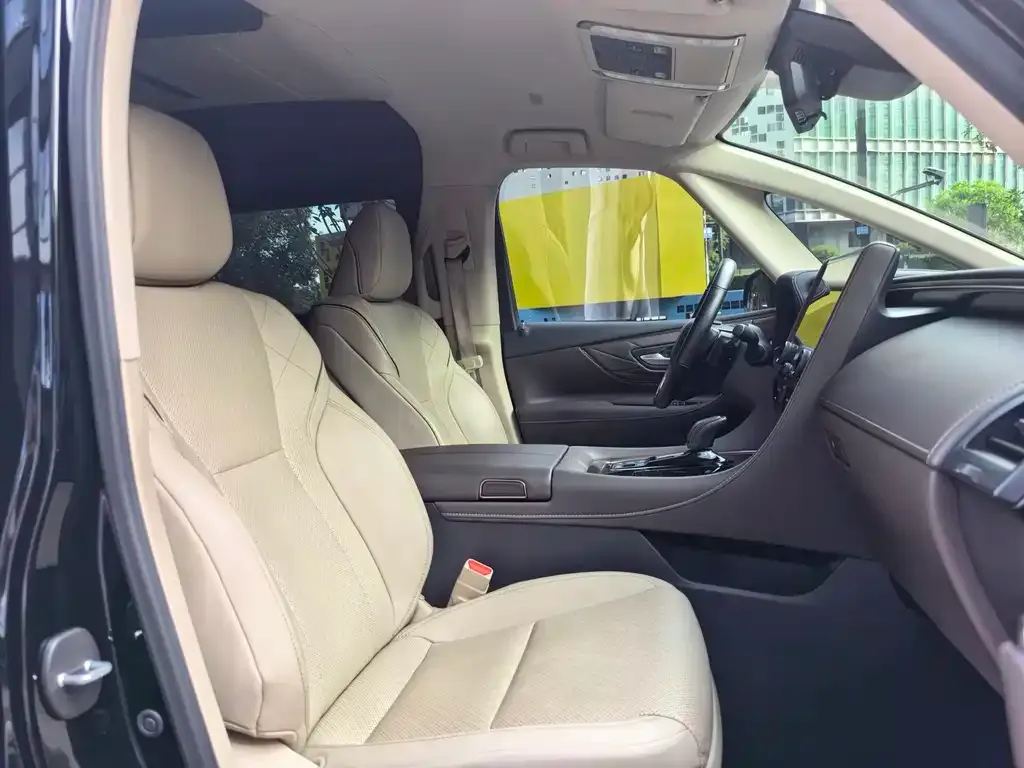 Toyota Alphard — фото 2