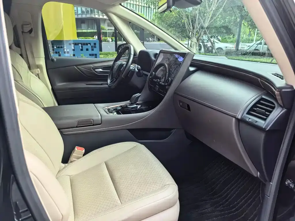 Toyota Alphard — фото 7
