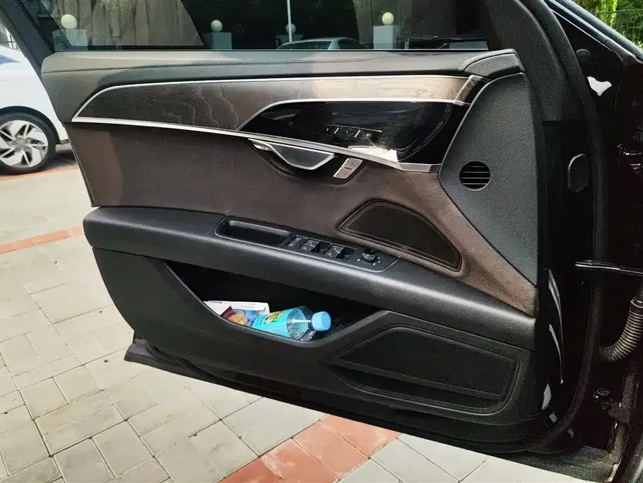 Audi A8 2024 из CN, фото 4