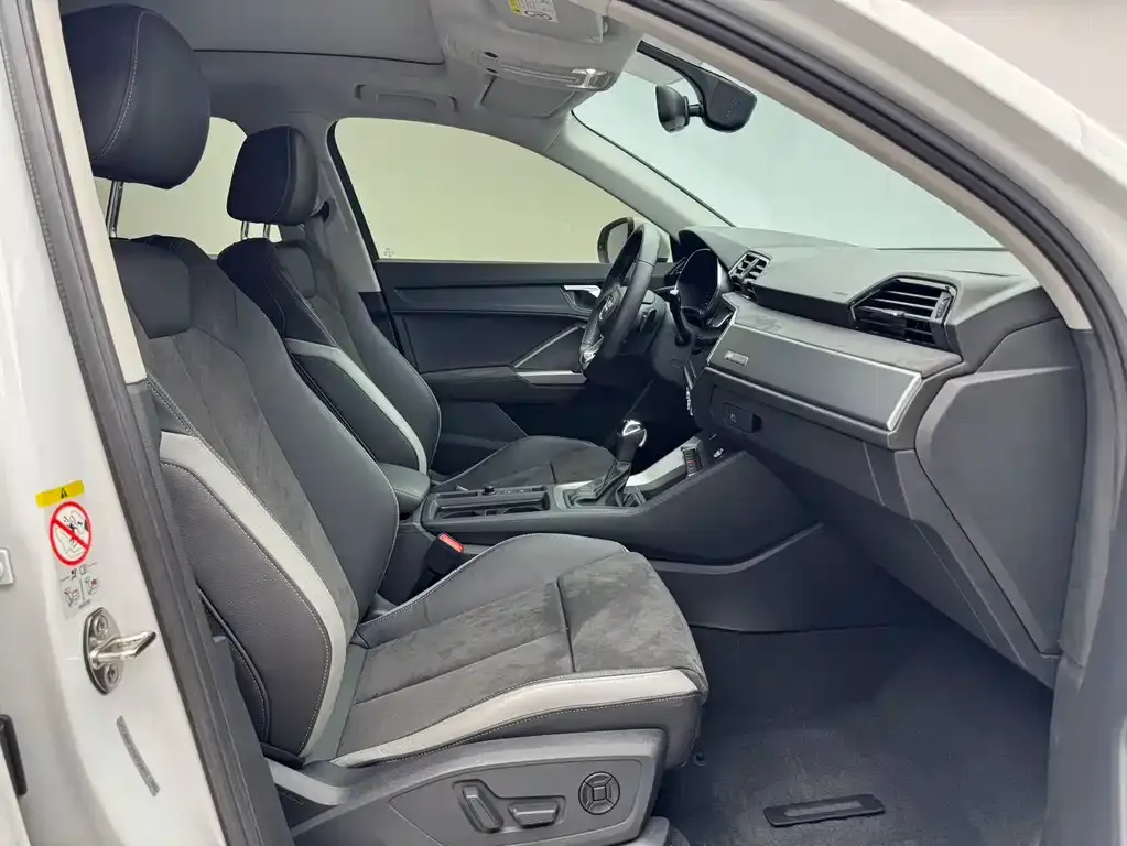Audi Q3 — фото 10