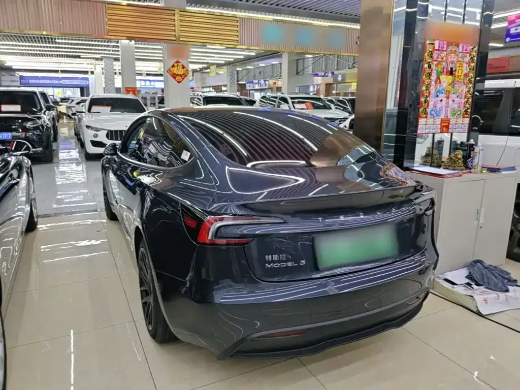 Tesla Model 3 — фото 7