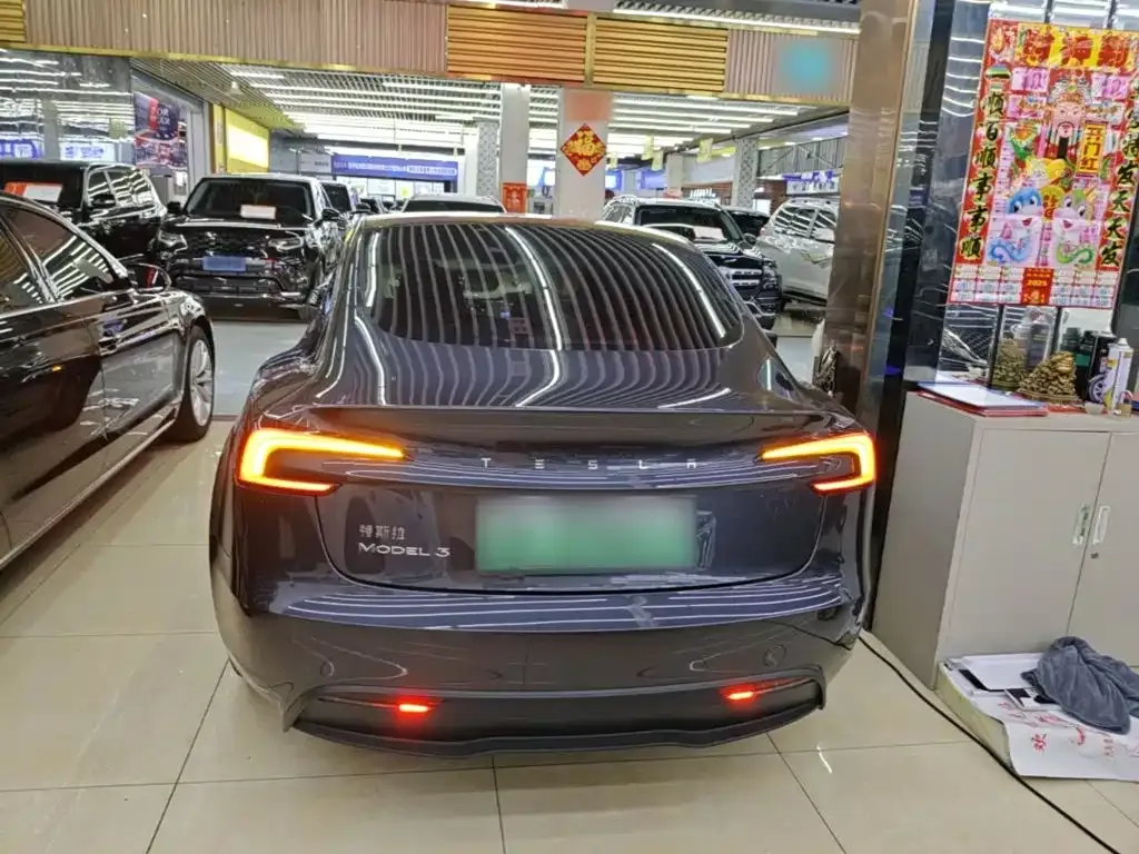 Tesla Model 3 — фото 10