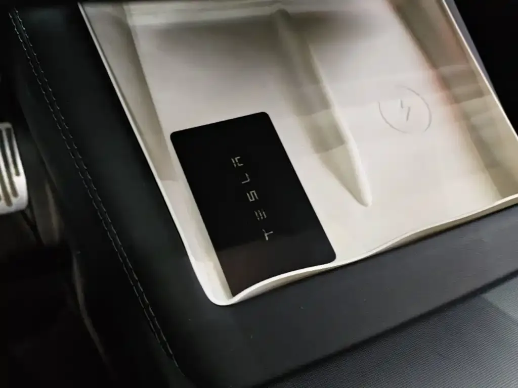 Tesla Model 3 — фото 2