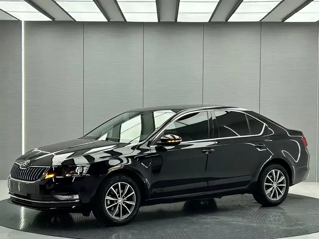 Skoda Octavia — фото 1