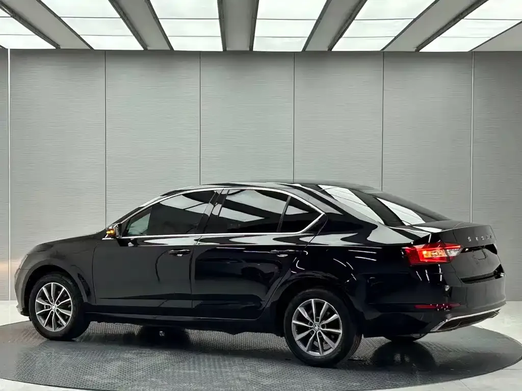 Skoda Octavia — фото 6