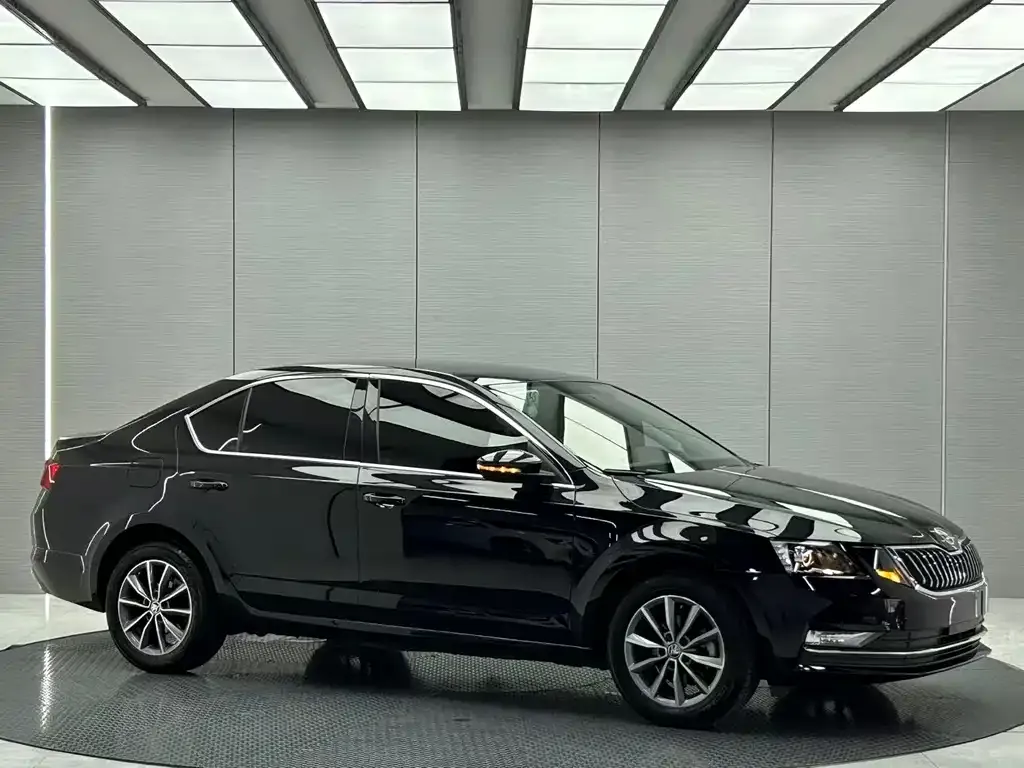 Skoda Octavia — фото 2