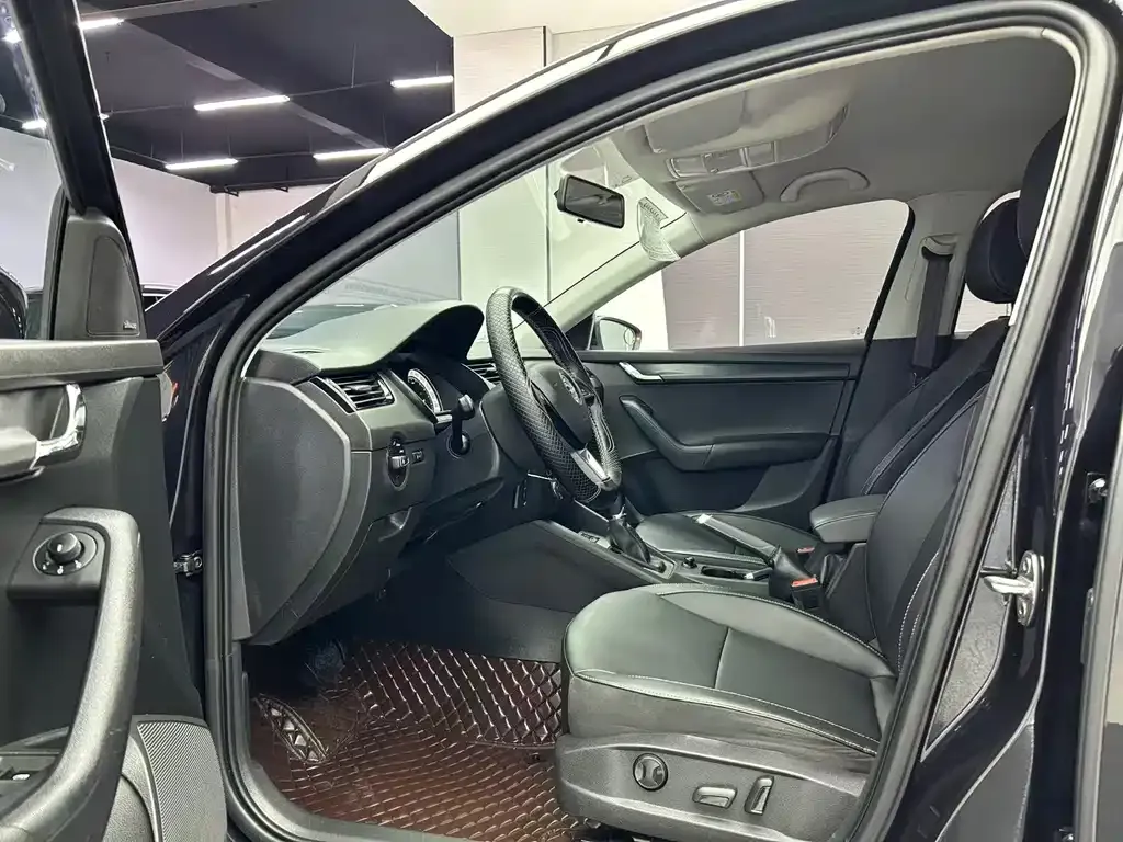 Skoda Octavia — фото 4
