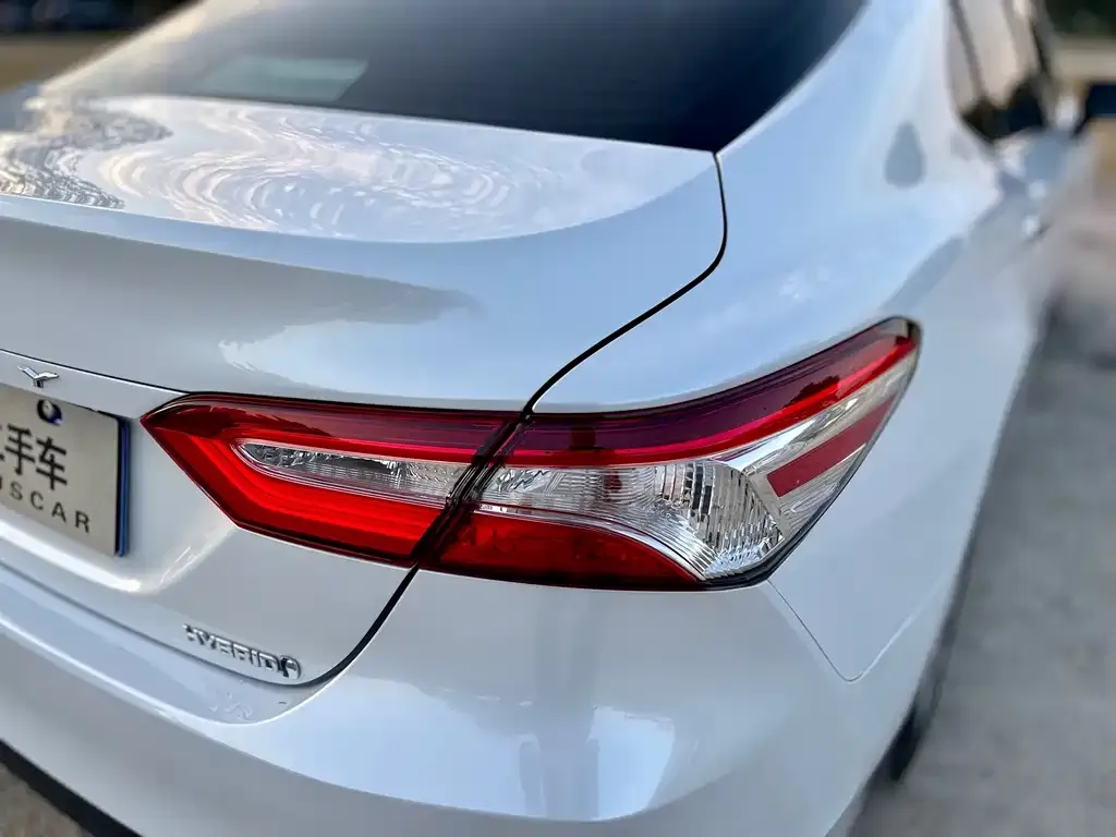 Toyota Camry — фото 5