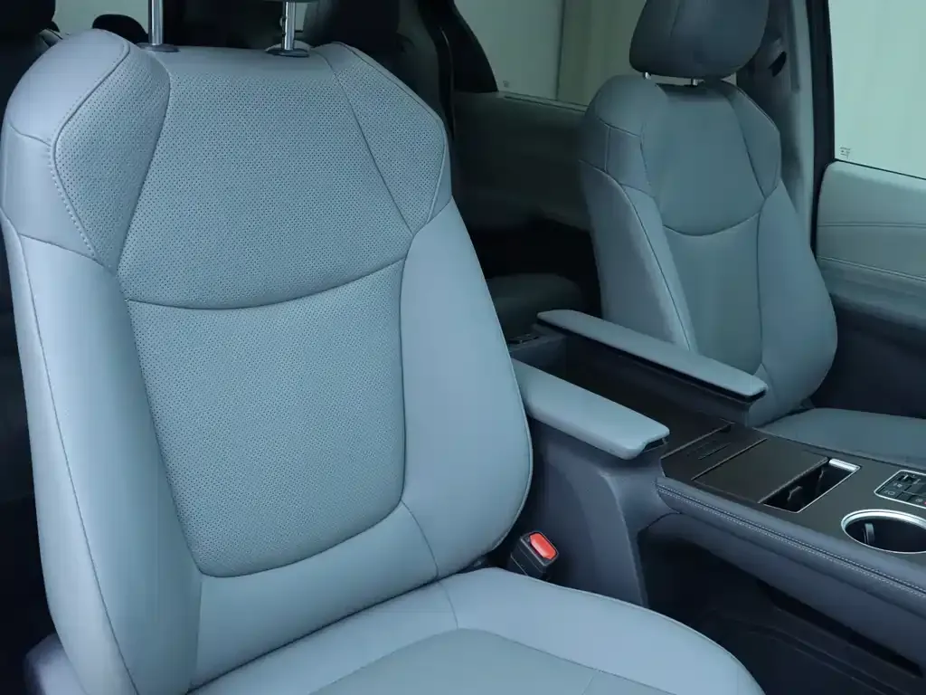 Toyota Granvia — фото 7