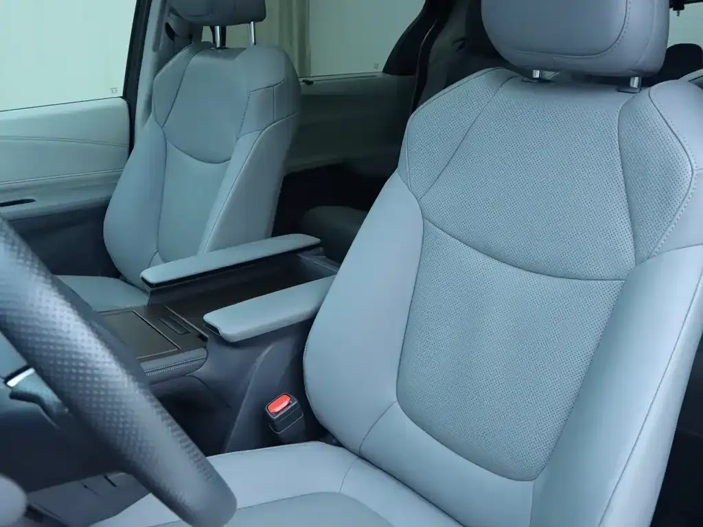 Toyota Granvia — фото 10