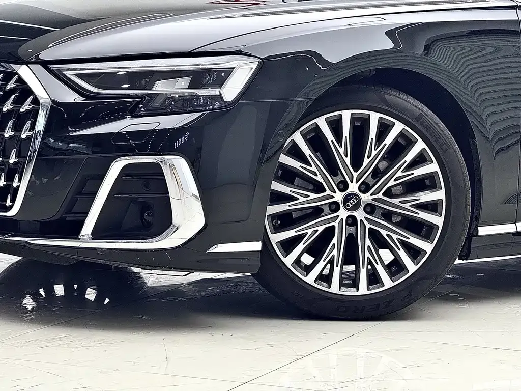 Audi A8 — фото 5