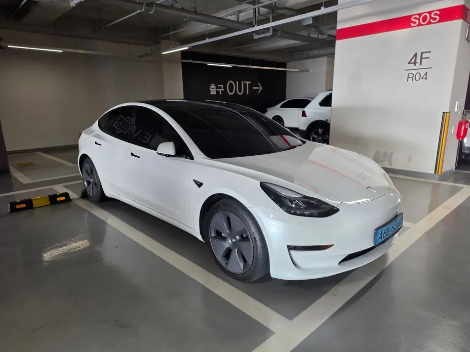 Tesla Model 3 — фото 1