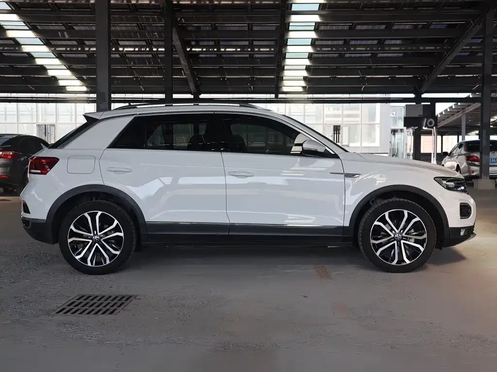Volkswagen T-Roc — фото 6