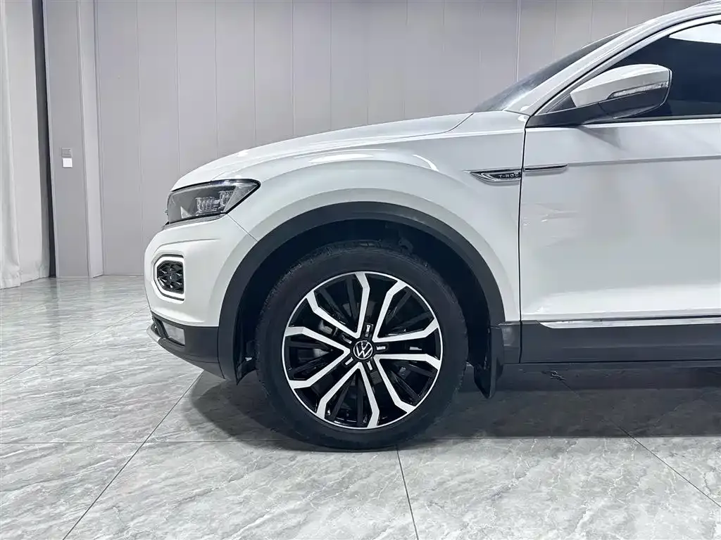 Volkswagen T-Roc — фото 6