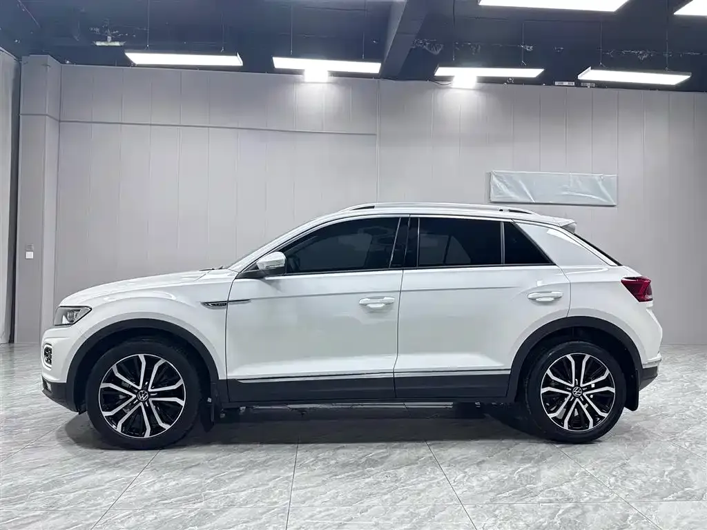 Volkswagen T-Roc — фото 9