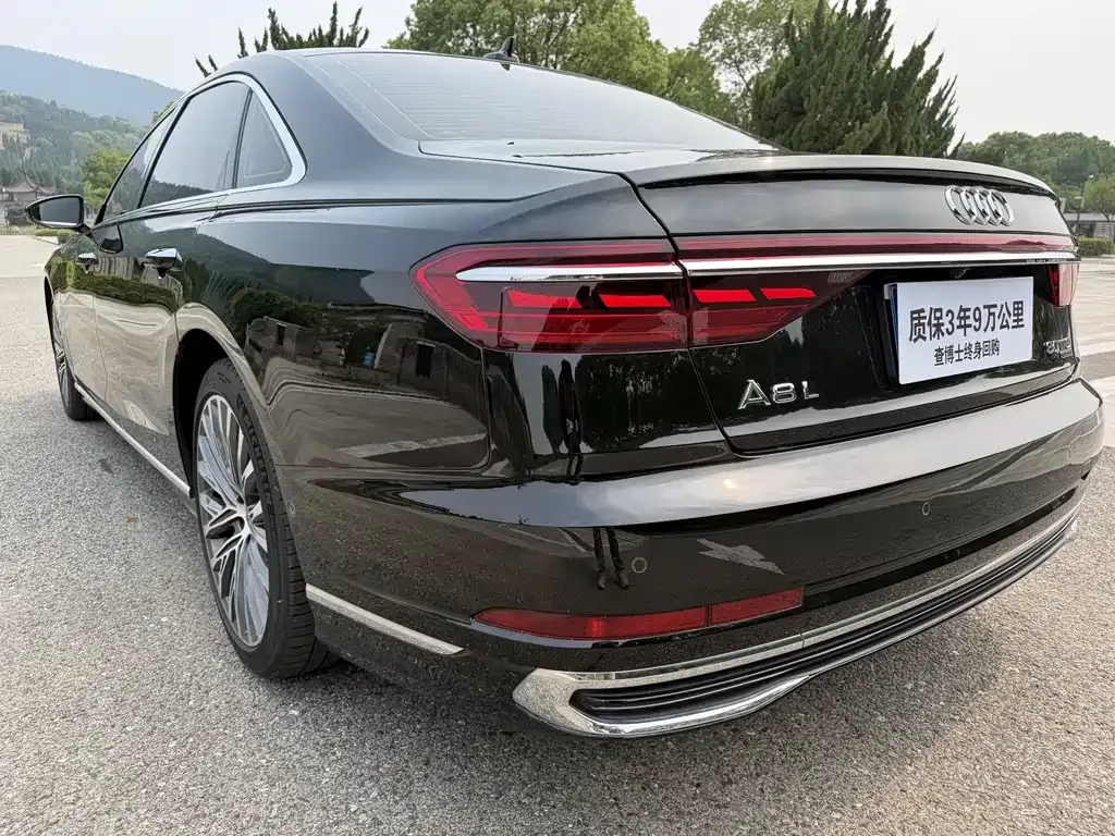 Audi A8 — фото 8