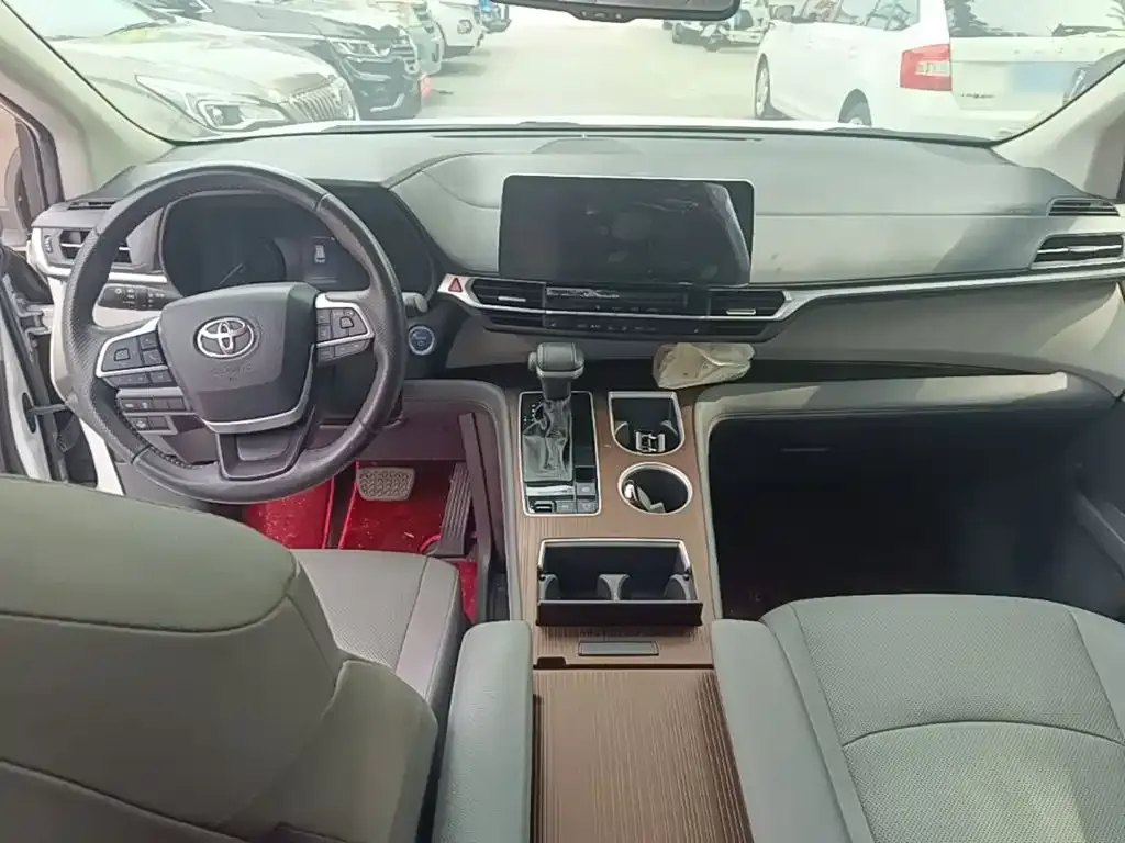 Toyota Sienna — фото 5