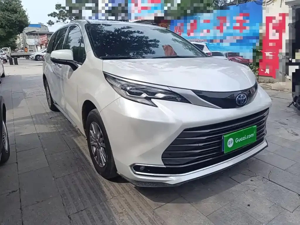 Toyota Sienna — фото 2