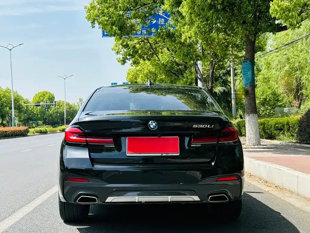 BMW 5 Series — фото 10