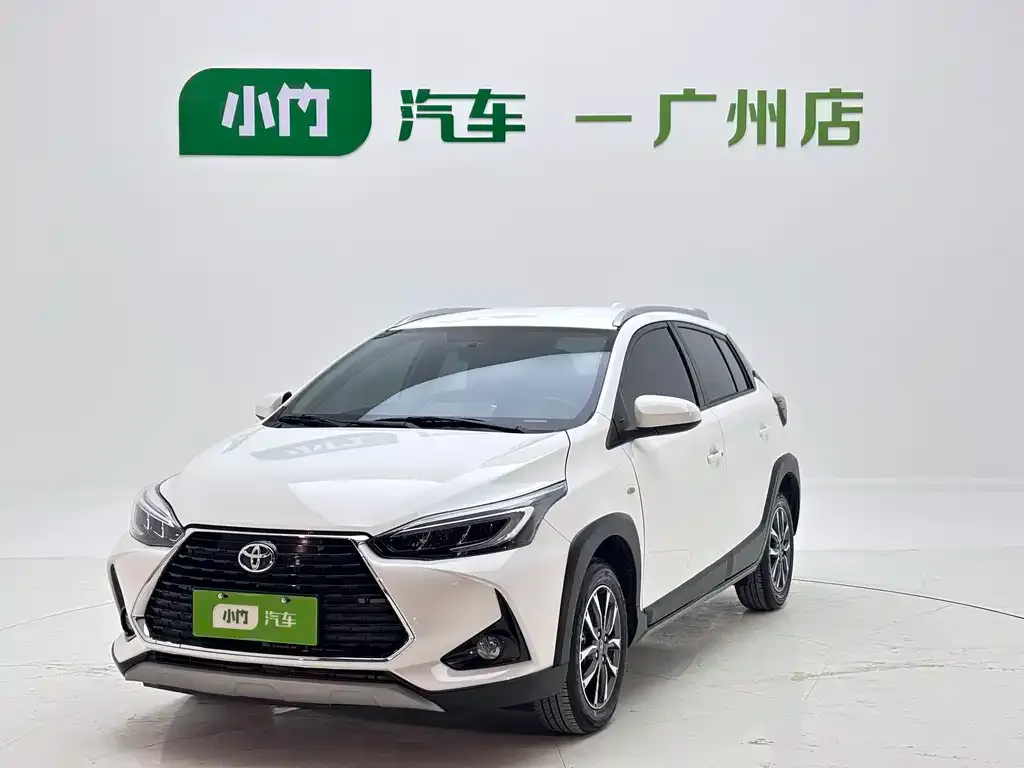 Toyota Yaris L — фото 1