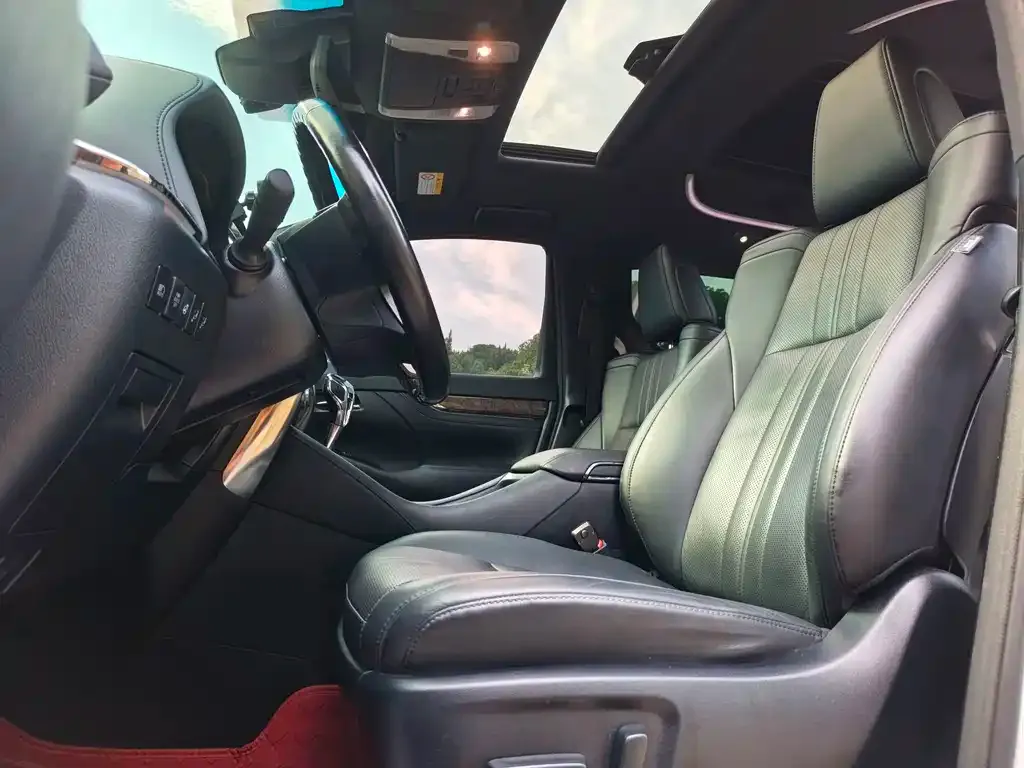 Toyota Alphard — фото 5