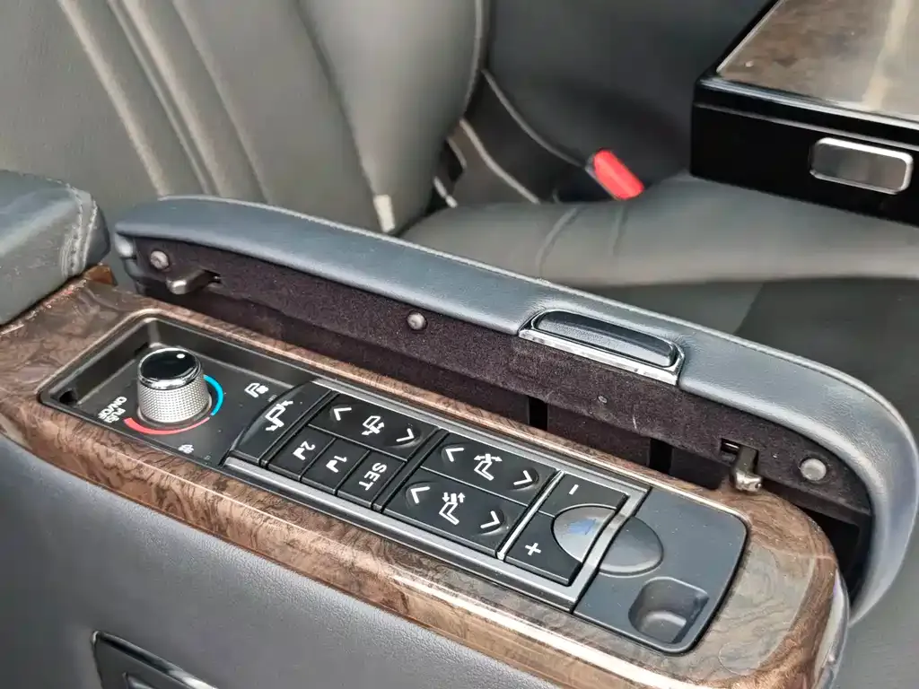 Toyota Alphard — фото 9